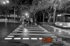 形成视觉冲击，“智能发光斑马线”在多地应用