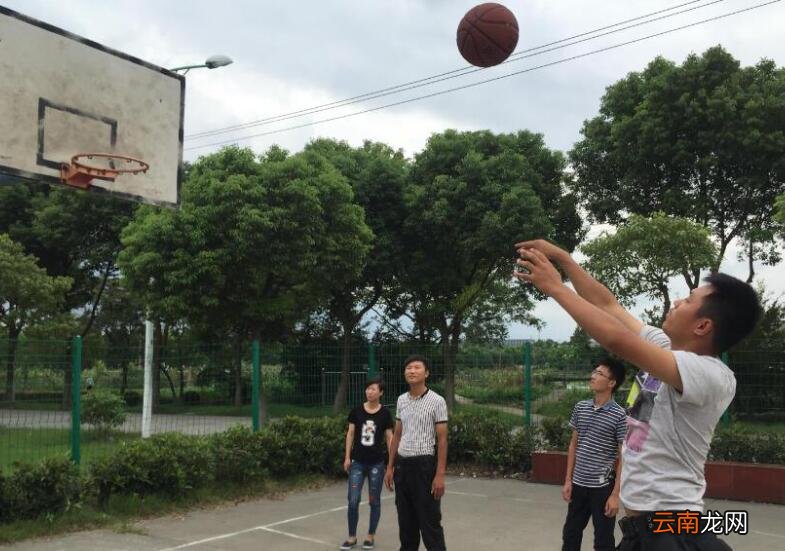 篮球的正确投篮姿势