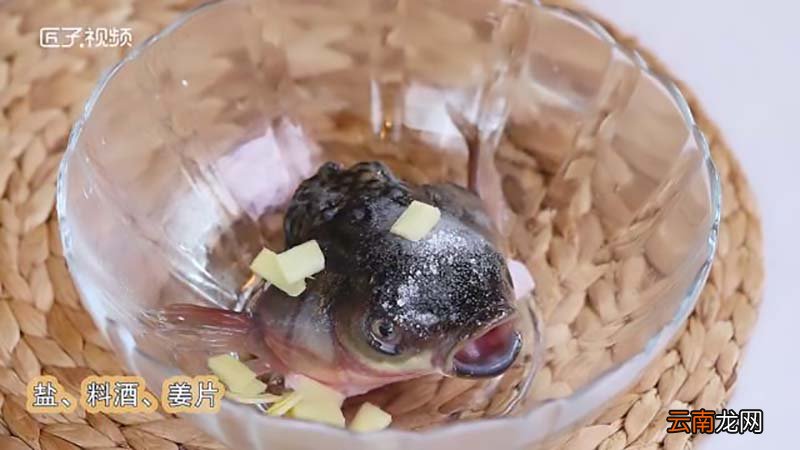 草鱼头汤的做法