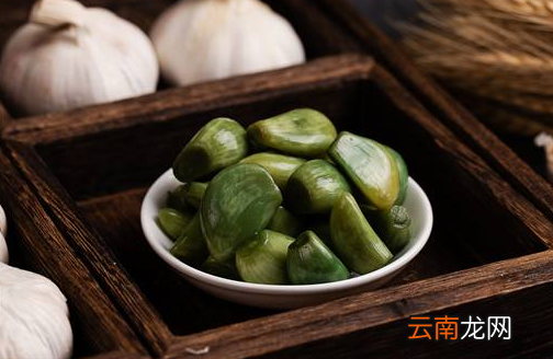 腌腊八蒜可以用整个蒜吗