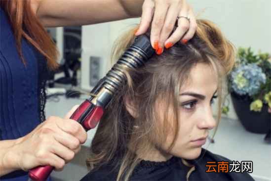 用卷发棒头发干还是湿