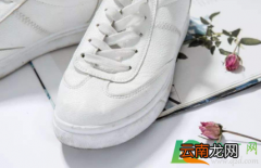 鞋子沾了油渍怎么洗