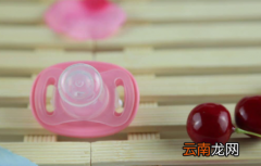 安抚奶嘴怎么用