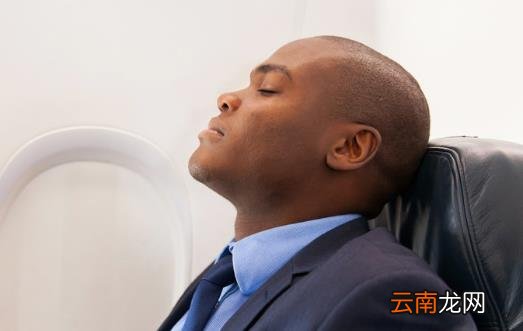 搭长途飞机助眠小方法