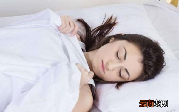 女朋友生理期肚子疼怎么办